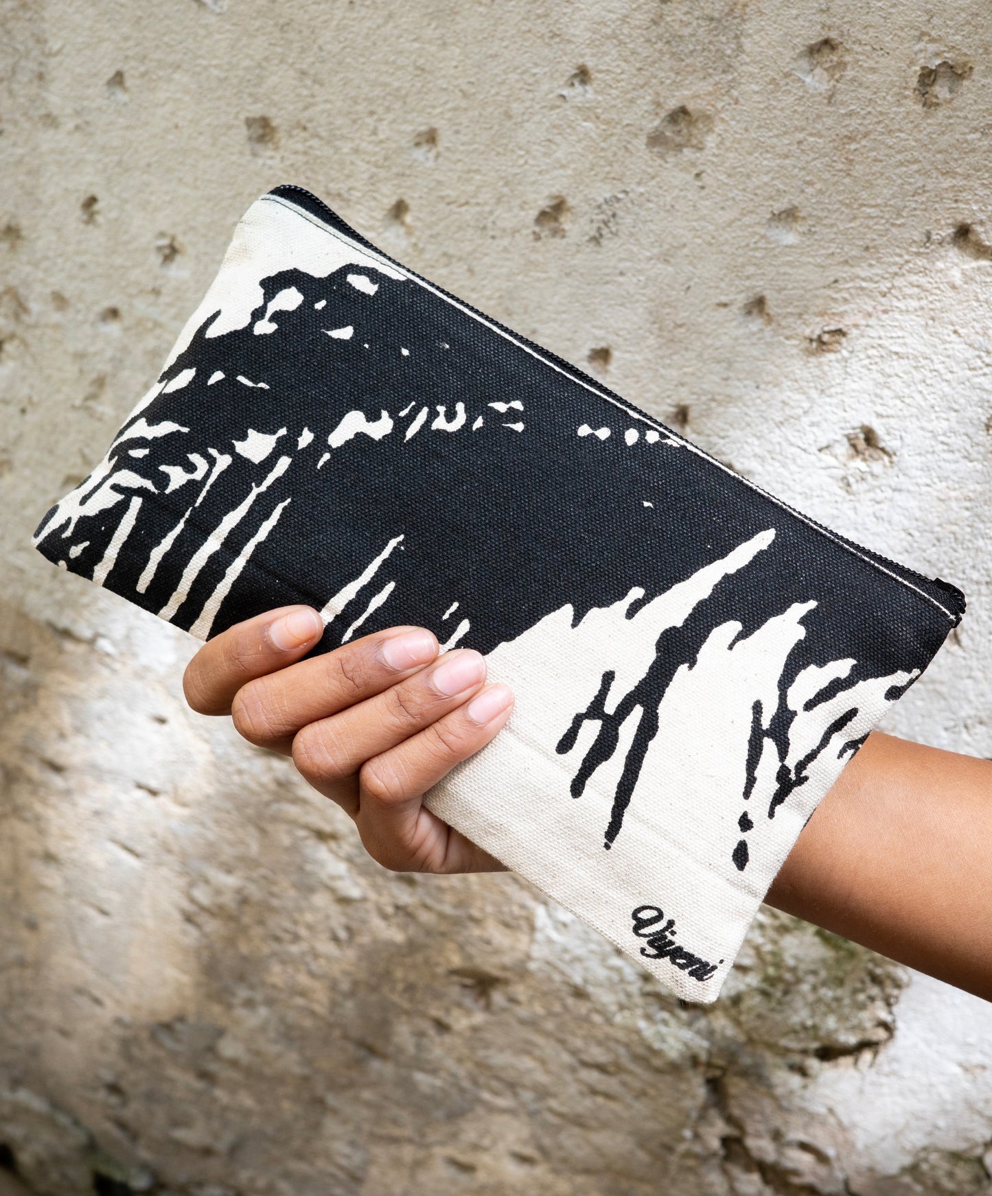 Viyeni Palm Pouch